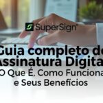 Imagem do blog da SuperSign mostrando uma pessoa usando um laptop em um escritório, com o título 'Guia Completo de Assinatura Digital: O Que É, Como Funciona e Seus Benefícios', destacando a marca SuperSign.