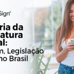 Imagem do blog da SuperSign mostrando uma pessoa sorridente usando um smartphone, com o texto 'História da Assinatura Digital: Origem, Legislação e Uso no Brasil', destacando a evolução e os benefícios da assinatura digital com a SuperSign.